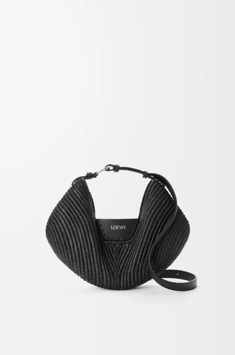 中号拉菲草和牛皮革 Loewe Swing 手袋