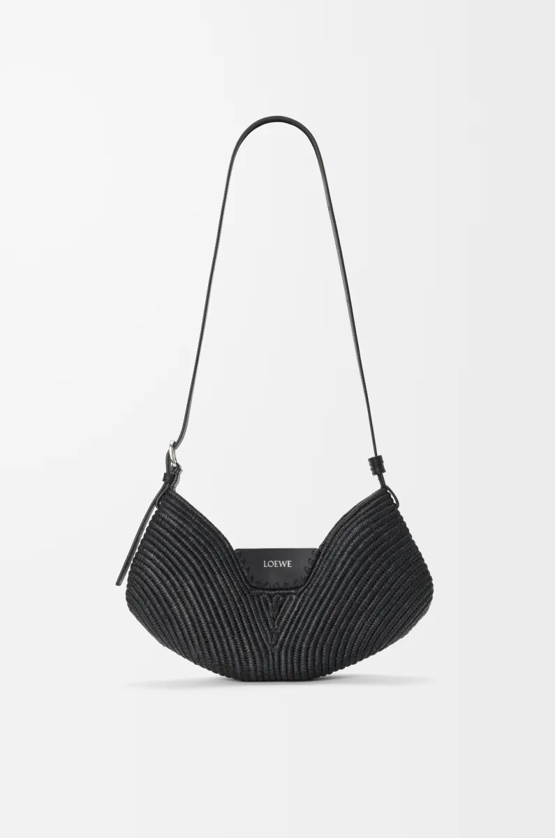 中号拉菲草和牛皮革 Loewe Swing 手袋