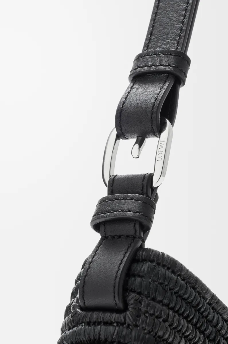 中号拉菲草和牛皮革 Loewe Swing 手袋