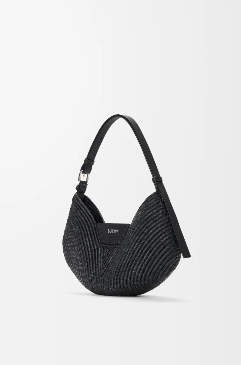 中号拉菲草和牛皮革 Loewe Swing 手袋