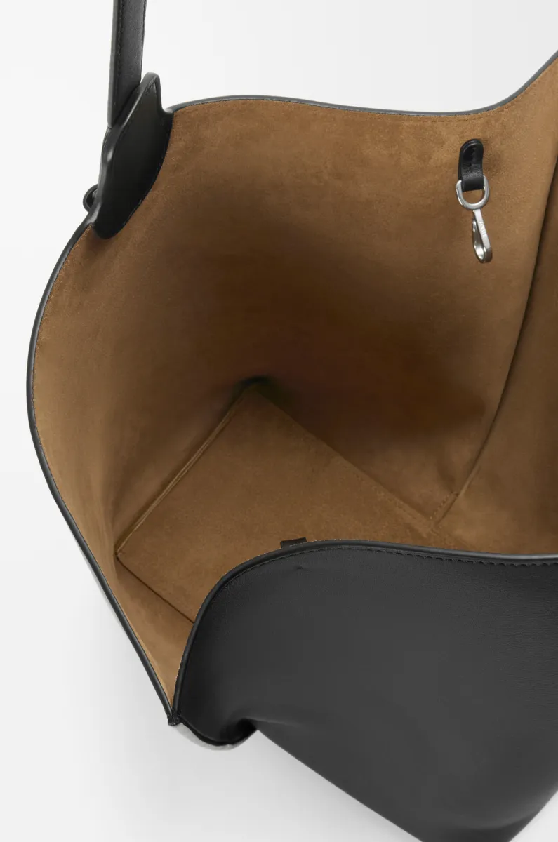 Large Bilbao bucket in smooth calfskin