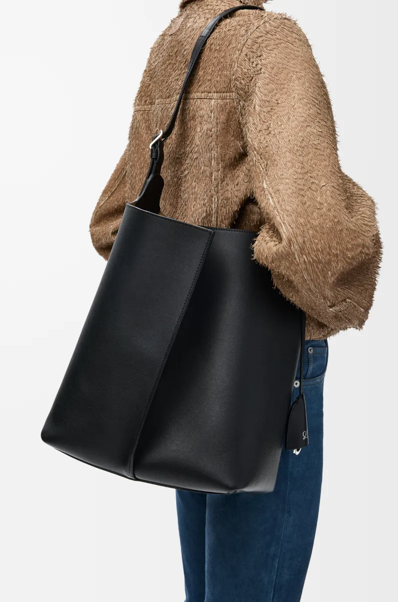 Large Bilbao bucket in smooth calfskin