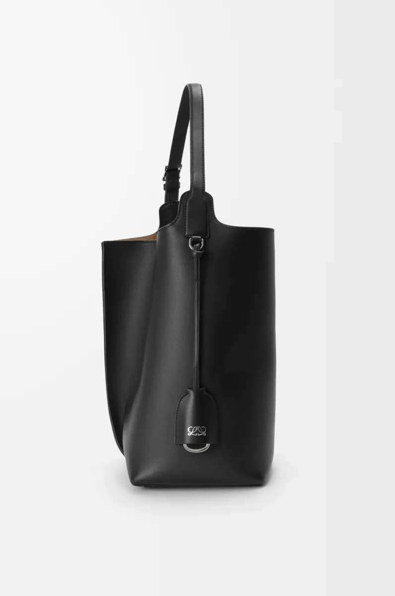 Large Bilbao bucket in smooth calfskin