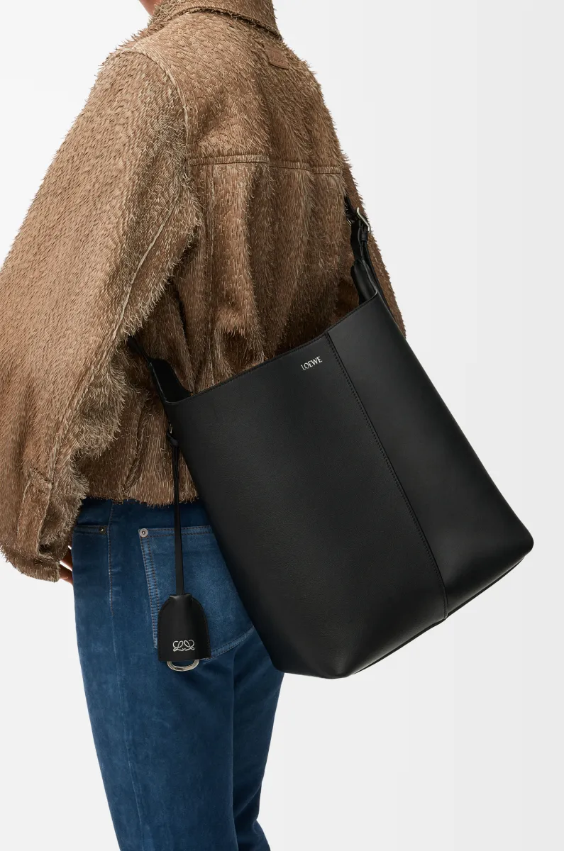 Large Bilbao bucket in smooth calfskin