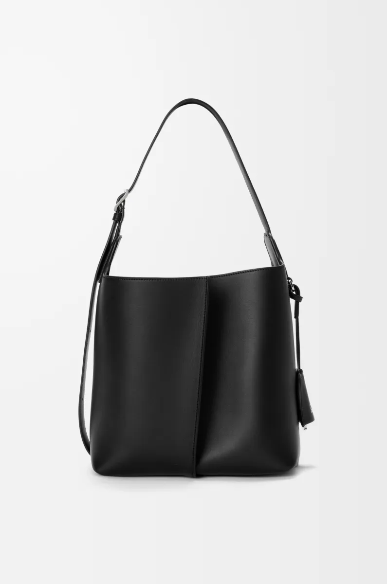 中号光滑牛皮革 Bilbao 水桶手袋