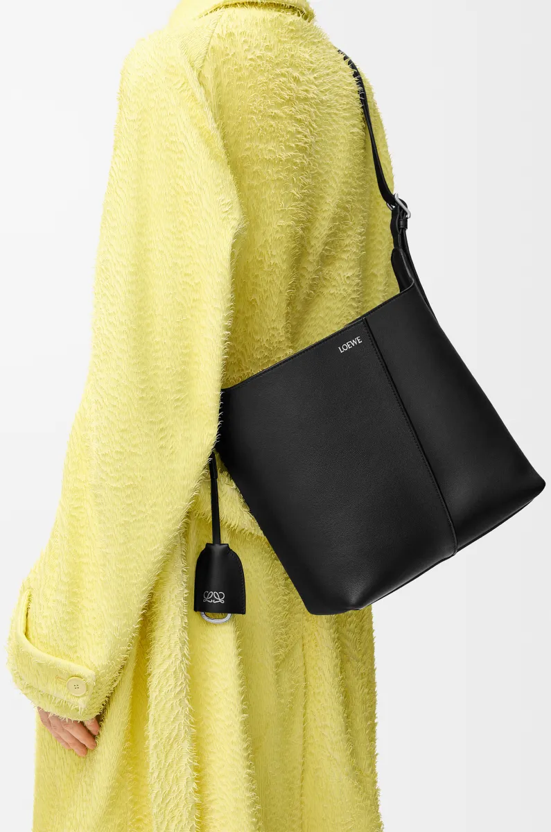 中号光滑牛皮革 Bilbao 水桶手袋