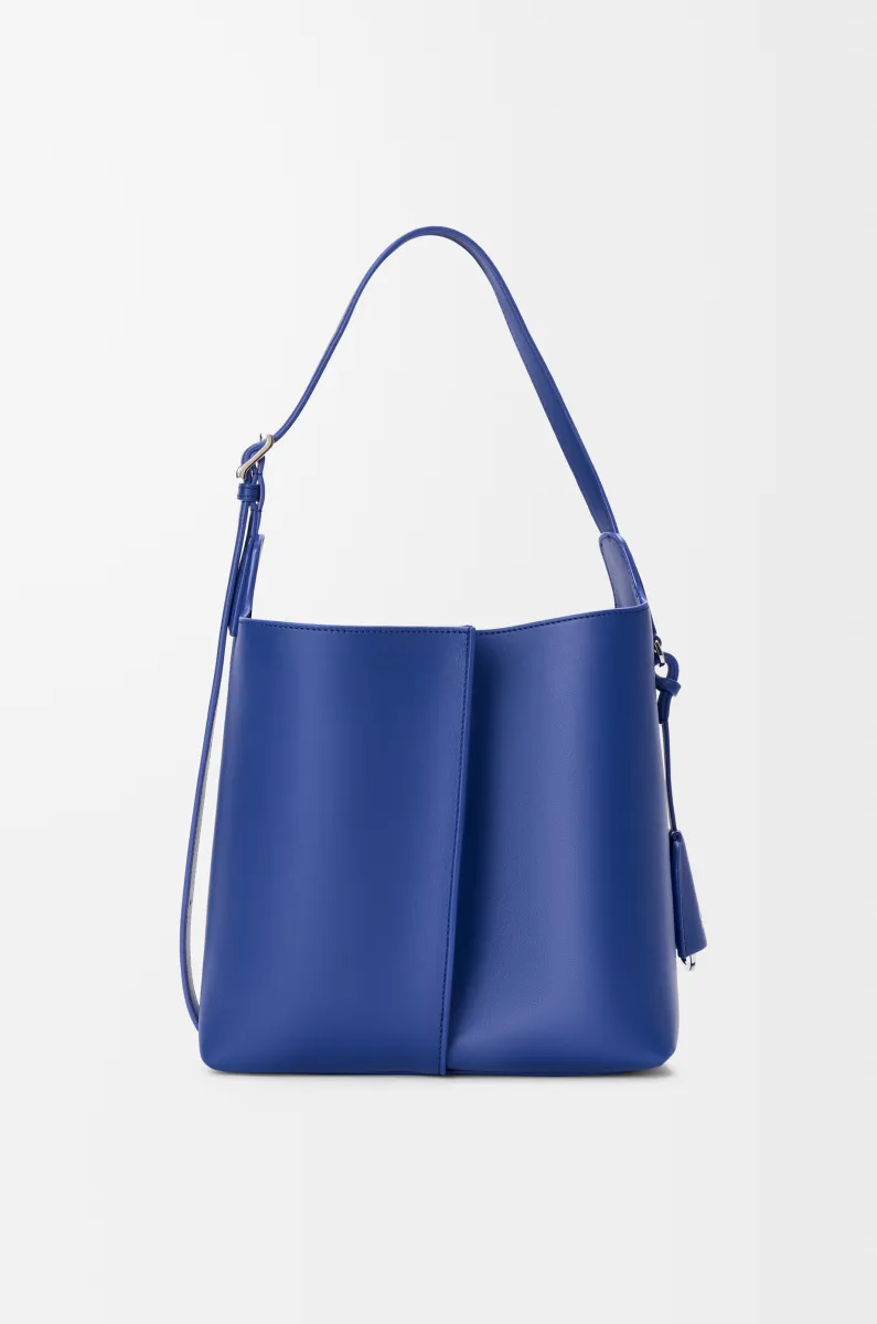 中号光滑牛皮革 Bilbao 水桶手袋