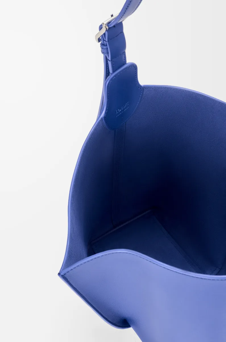 中号光滑牛皮革 Bilbao 水桶手袋