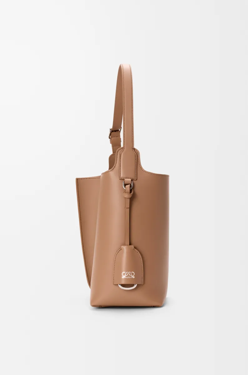 中号光滑牛皮革 Bilbao 水桶手袋