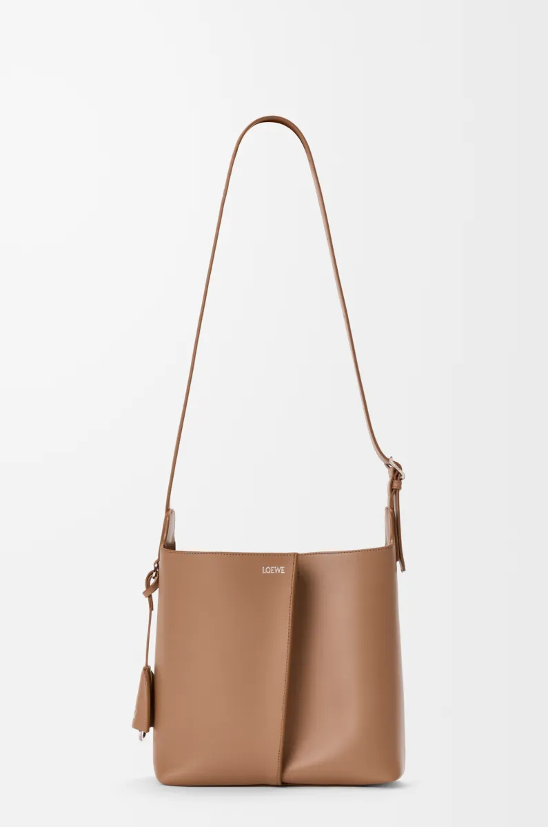 中号光滑牛皮革 Bilbao 水桶手袋