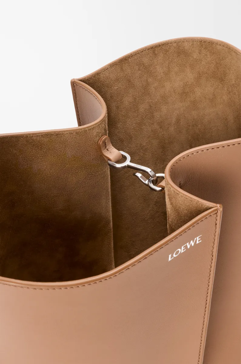 中号光滑牛皮革 Bilbao 水桶手袋