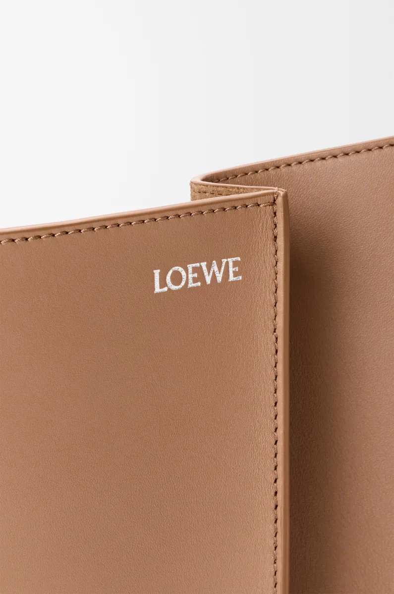 中号光滑牛皮革 Bilbao 水桶手袋