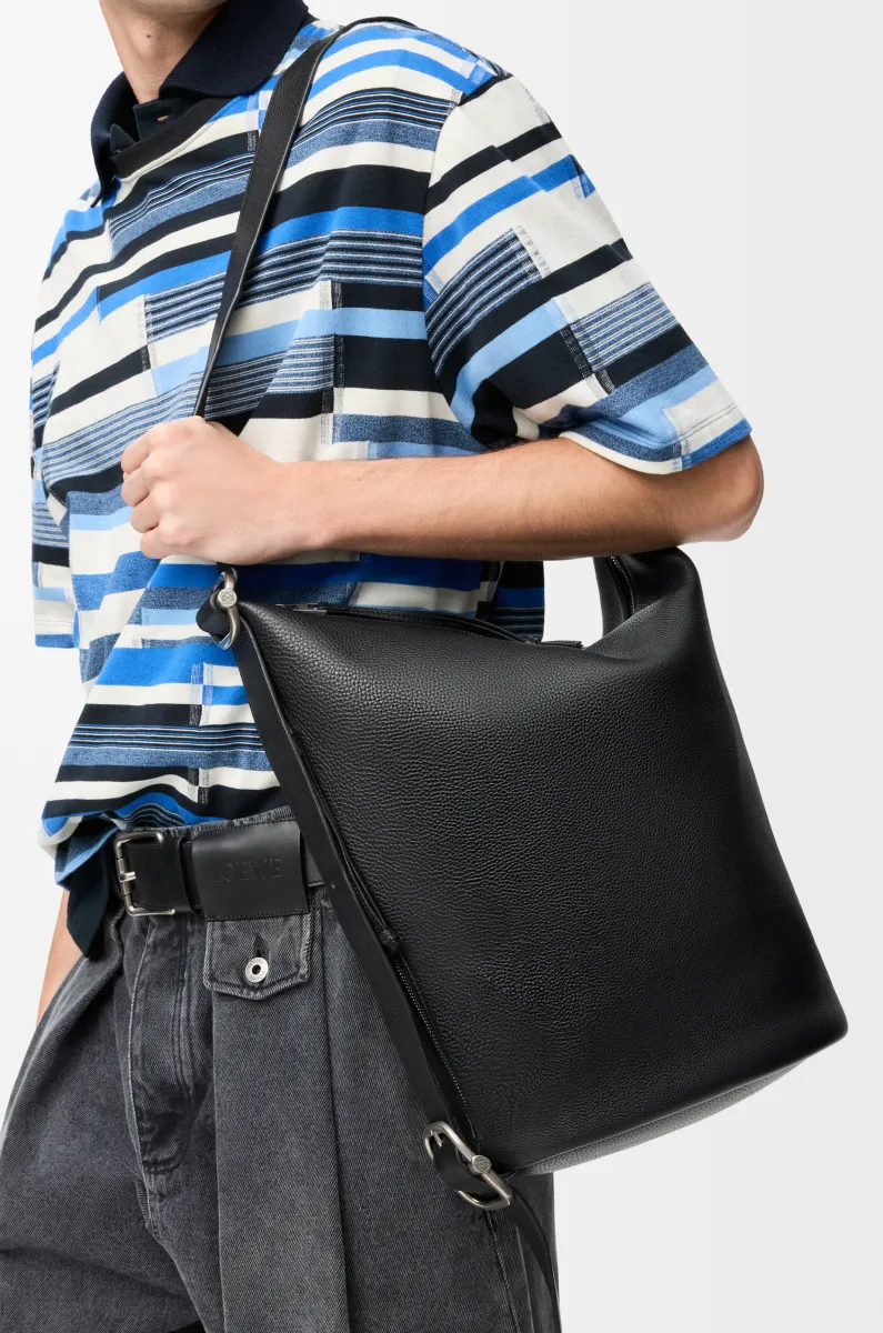 柔软粒面牛皮革 Loop 水桶手袋