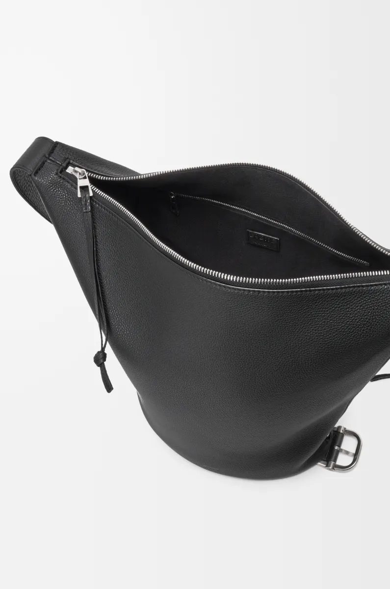 柔软粒面牛皮革 Loop 水桶手袋