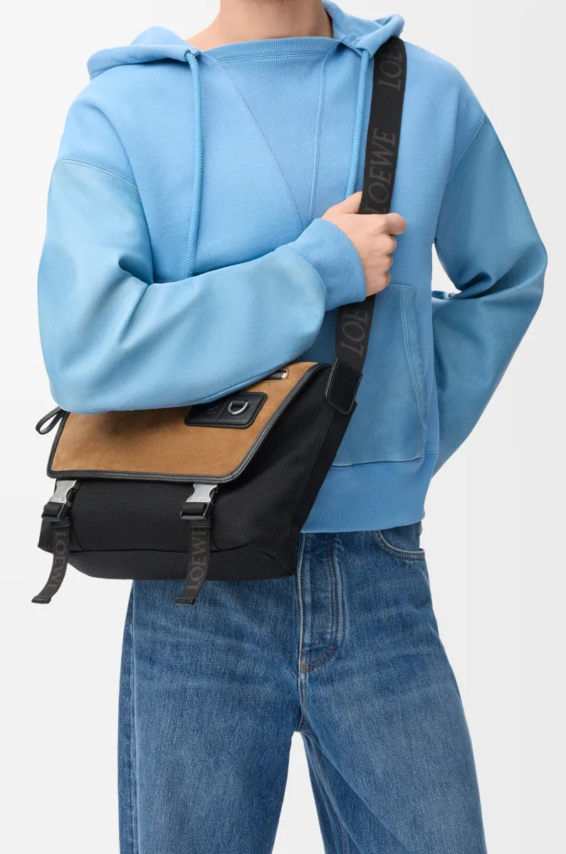 中号帆布和绒面革 Flex 邮差包