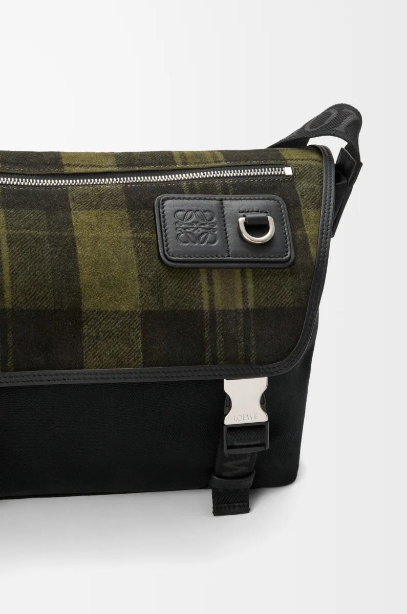 中号帆布和磨砂绒面革 Flex 邮差包