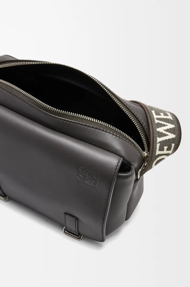 超小号柔软光滑牛皮革和提花布邮差包