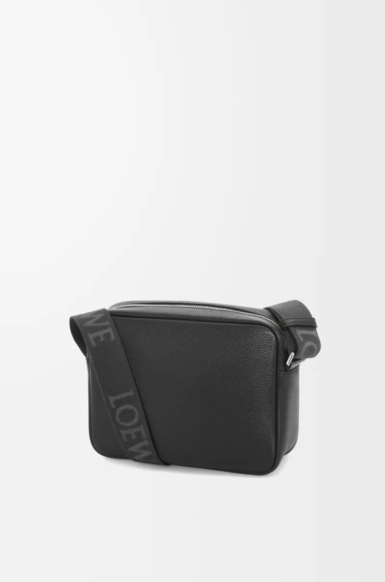 中号柔软粒面牛皮革 Pebble 邮差包