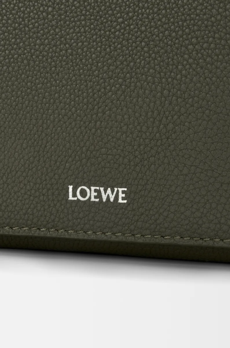 中号柔软粒面牛皮革 Pebble 邮差包