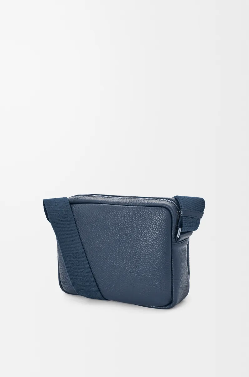 中号柔软粒面牛皮革 Pebble 邮差包