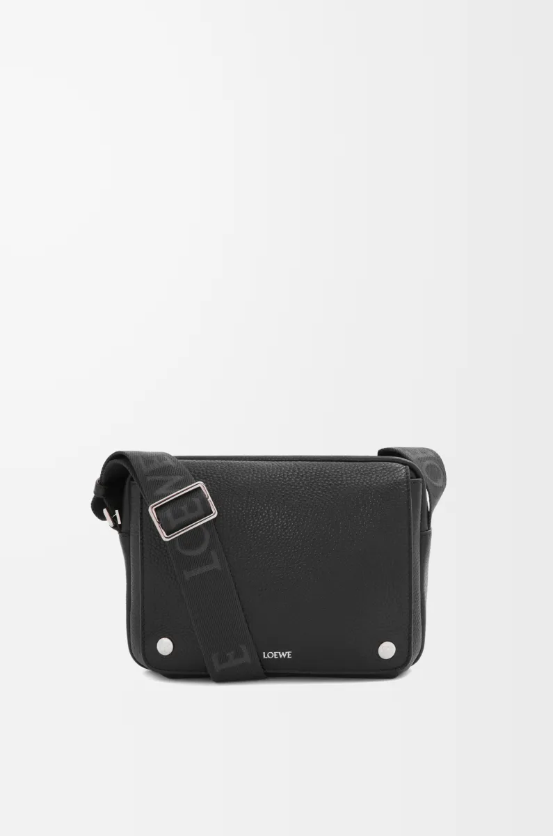 中号柔软粒面牛皮革 Pebble 邮差包
