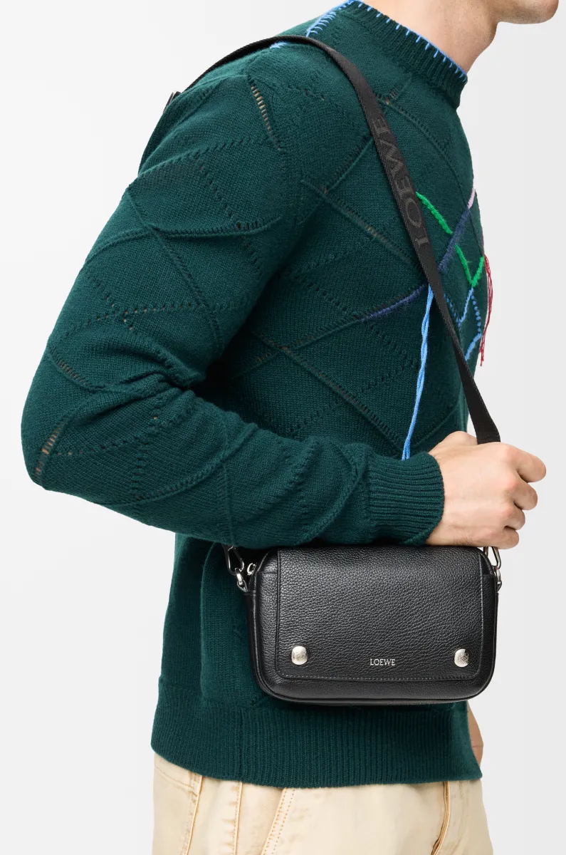 小号柔软粒面牛皮革 Pebble 邮差包