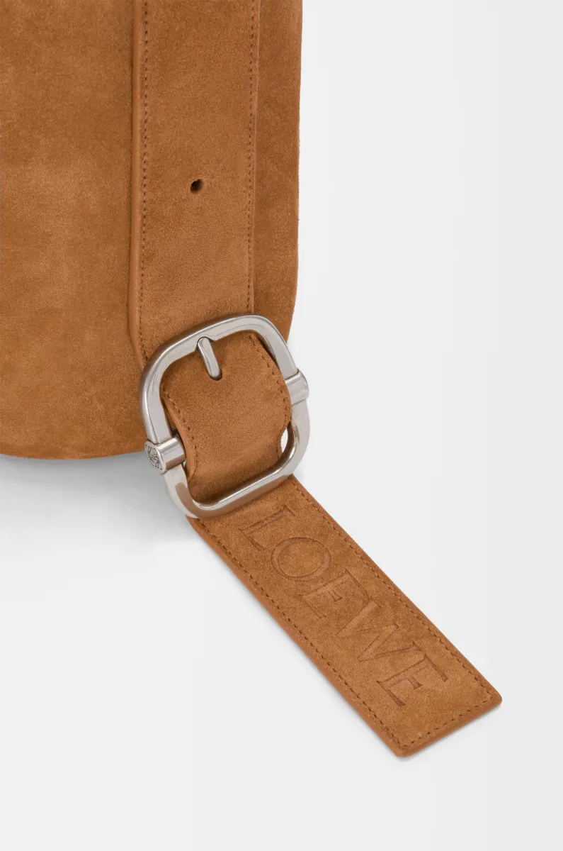 中号绒面牛皮革 Loop 水桶手袋