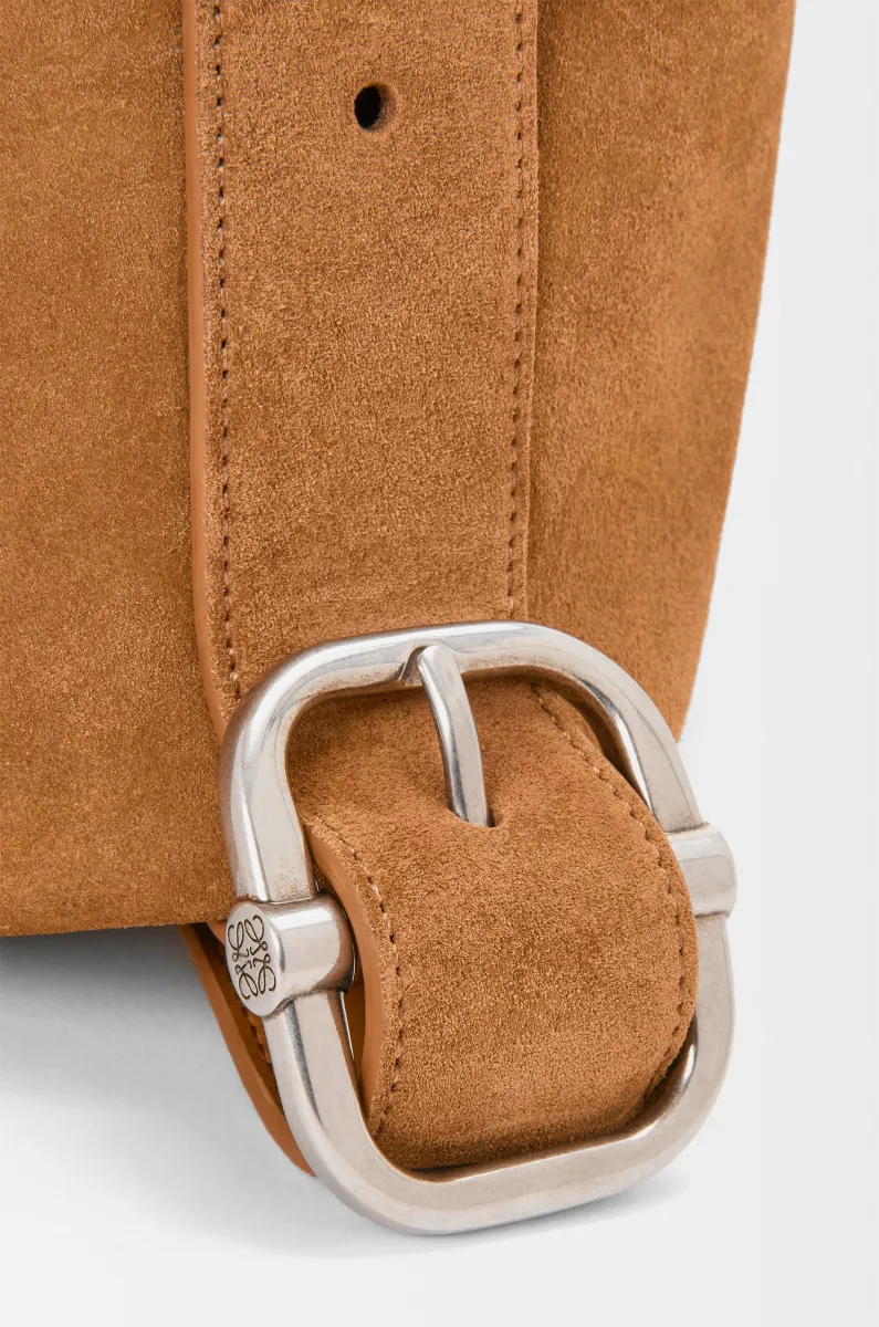 中号绒面牛皮革 Loop 水桶手袋