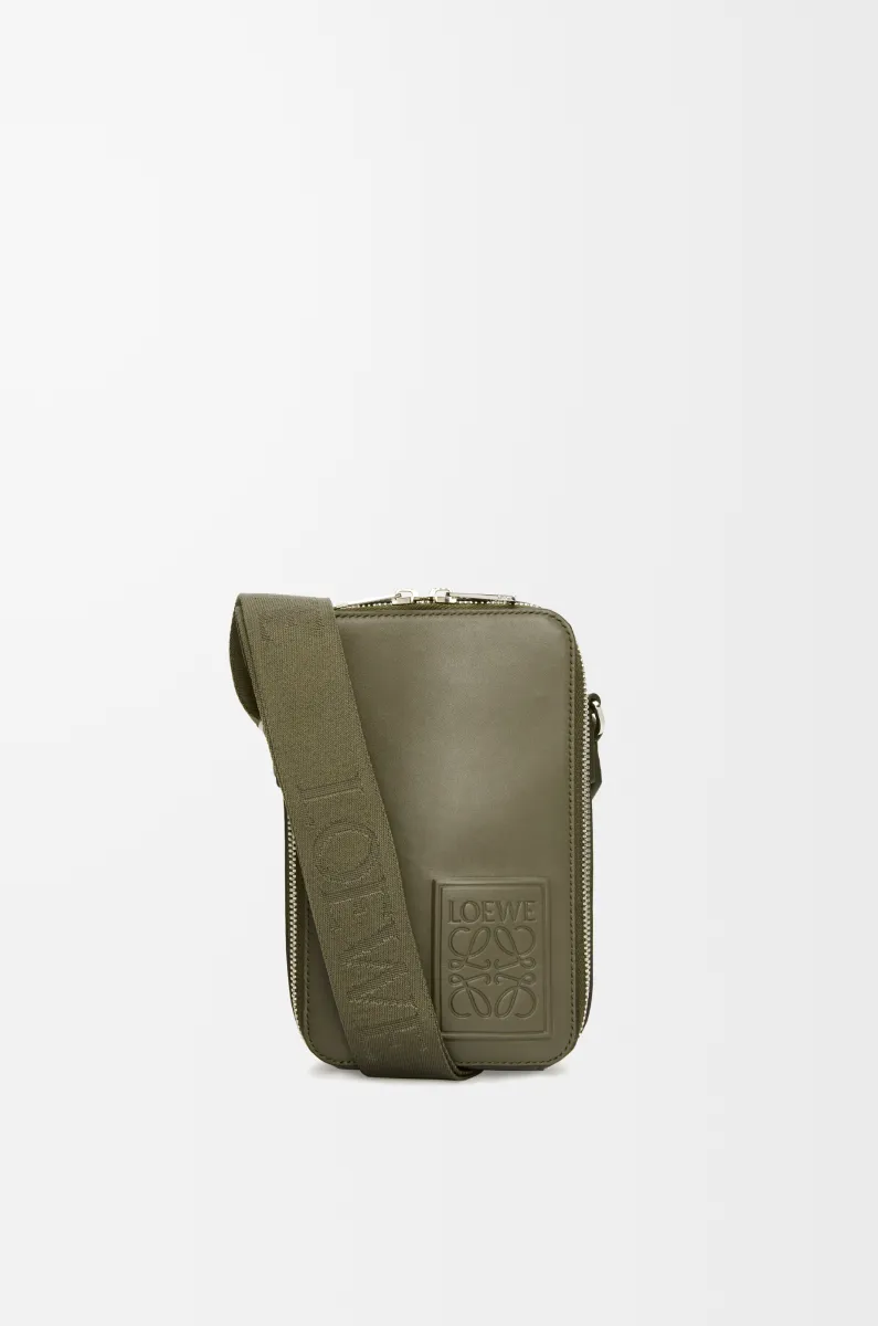 缎面牛皮革竖款斜挎小袋