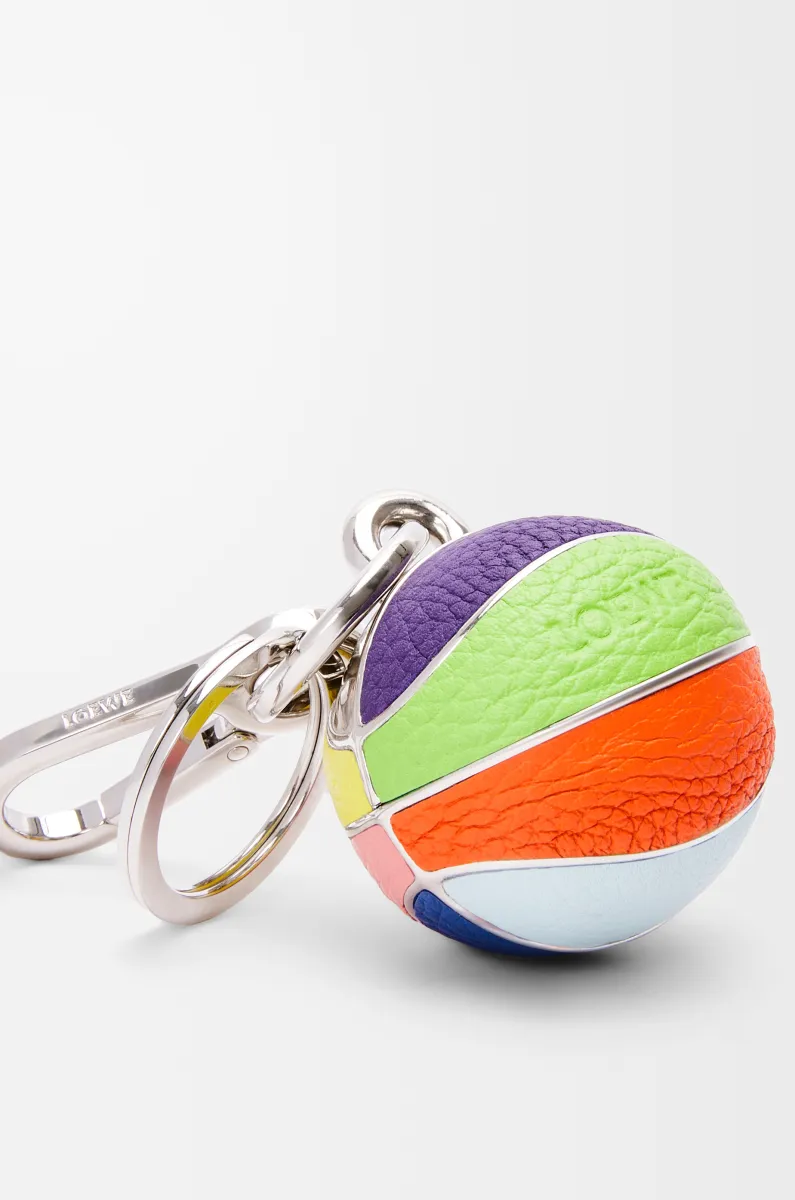 牛皮革和金属篮球造型挂饰