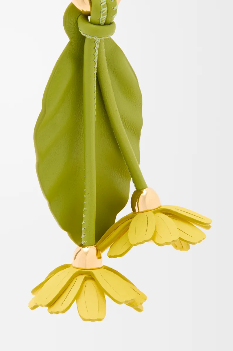 经典牛皮革洋甘菊花朵挂饰