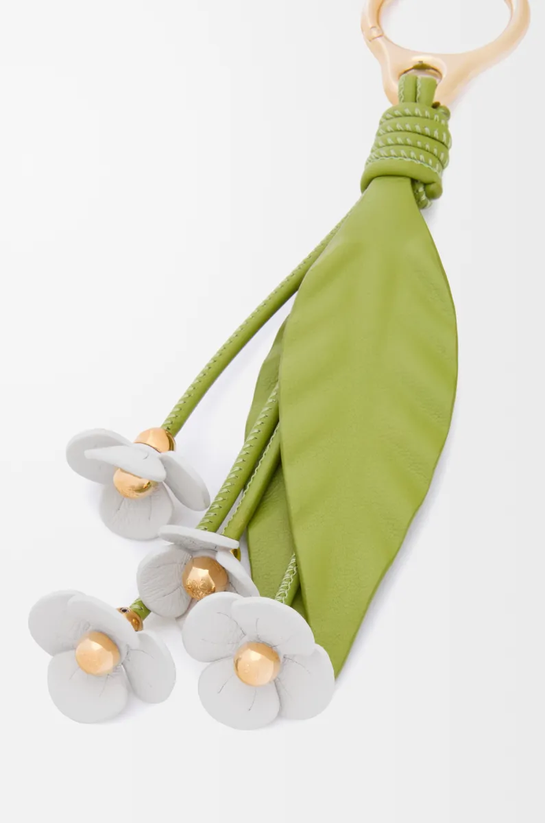 经典牛皮革草莓花朵挂饰