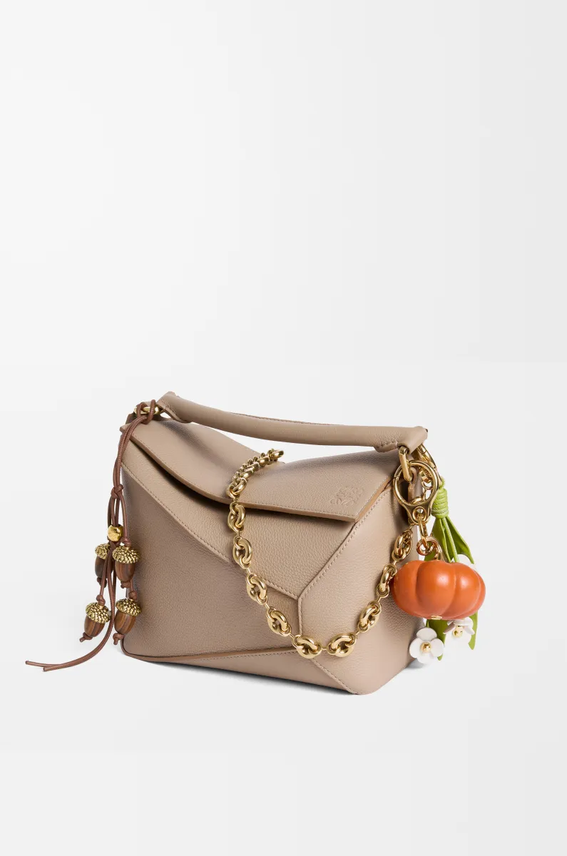 经典牛皮革草莓花朵挂饰