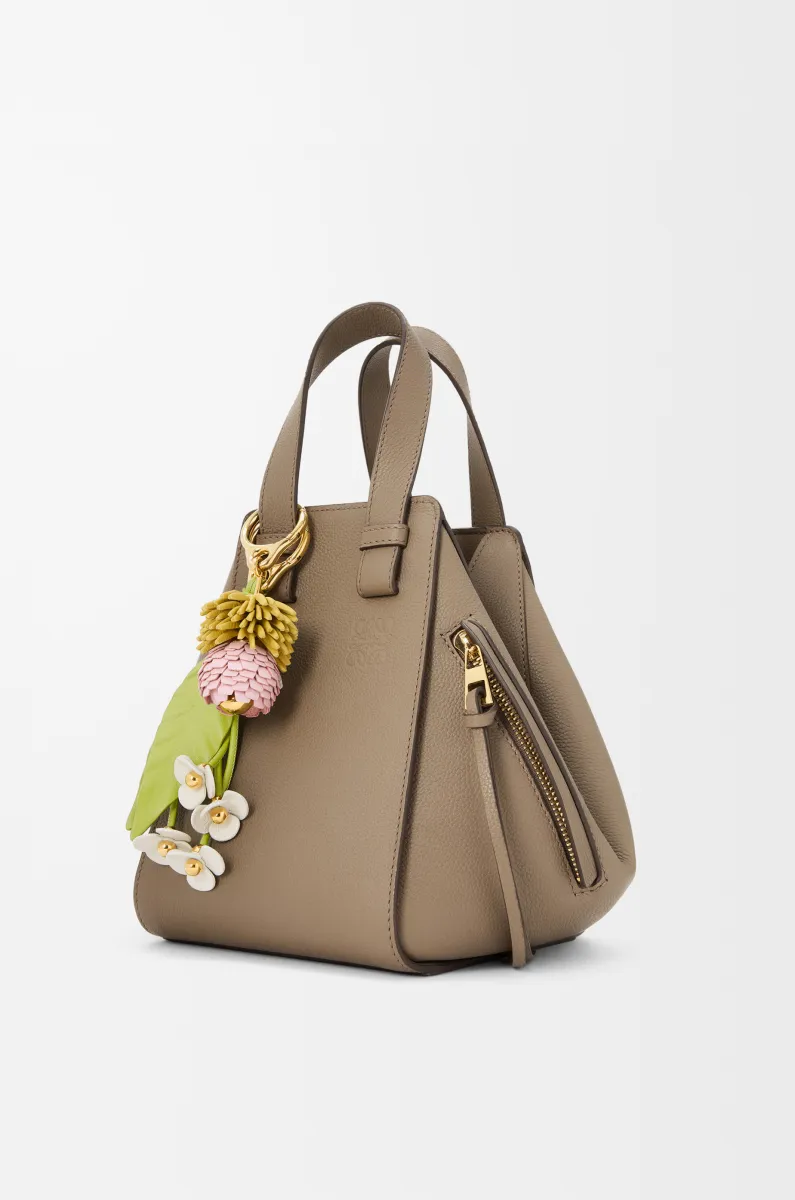 经典牛皮革草莓花朵挂饰