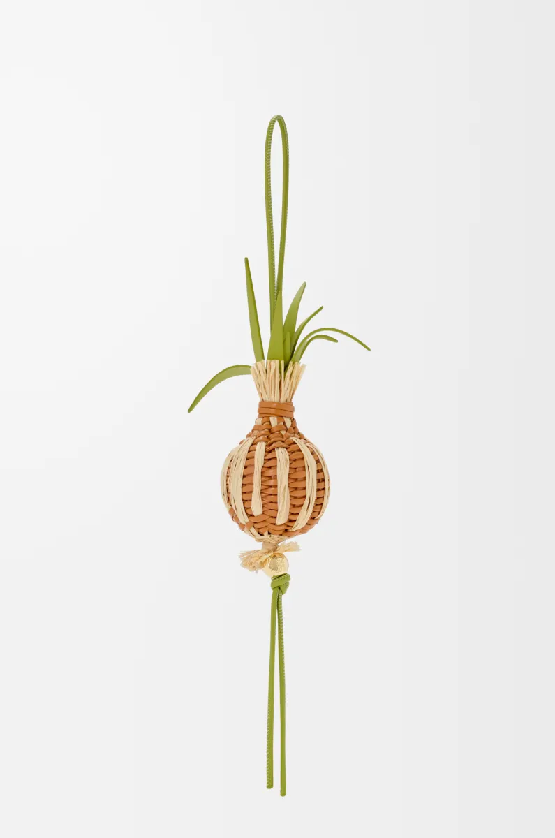 经典牛皮革和拉菲草洋葱芽挂饰