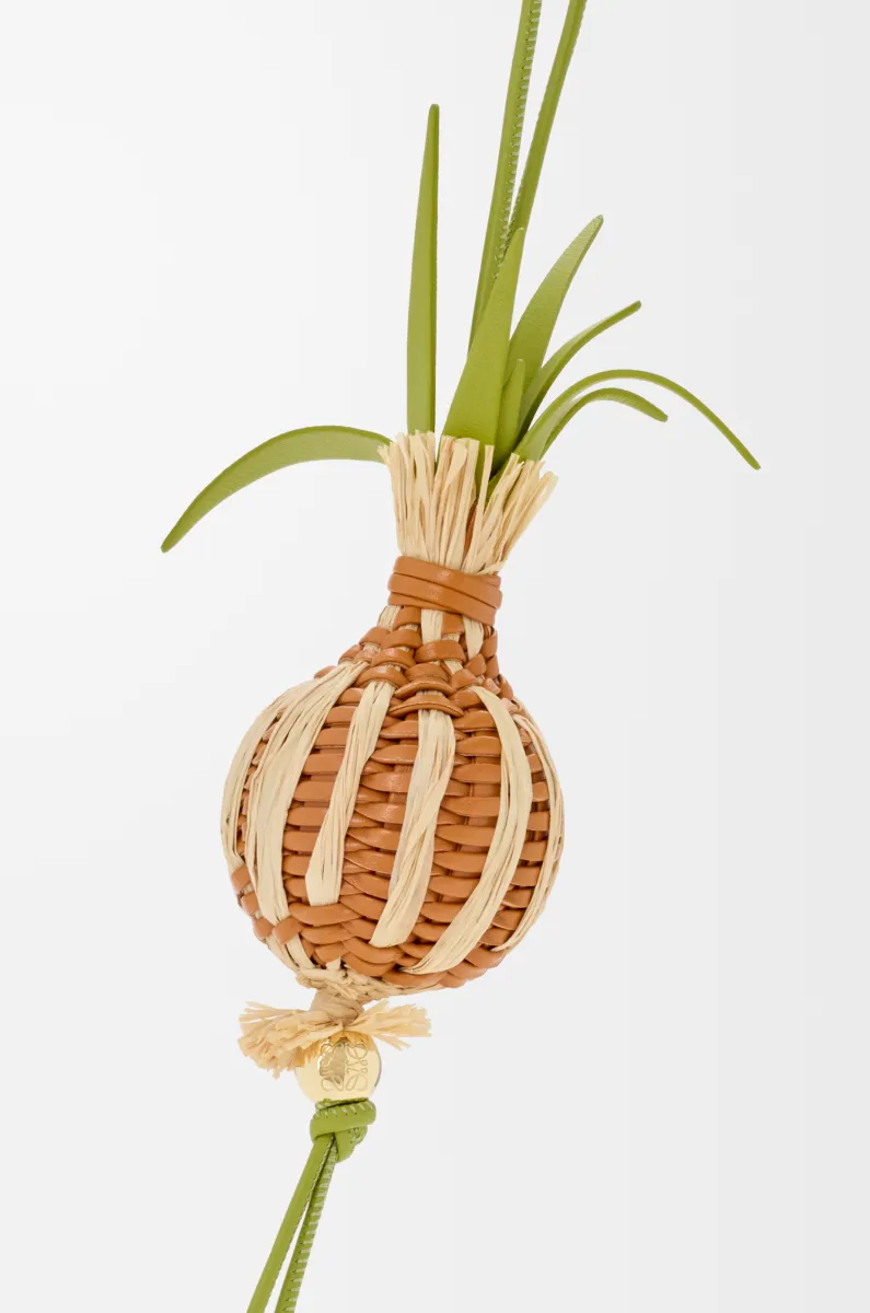 经典牛皮革和拉菲草洋葱芽挂饰