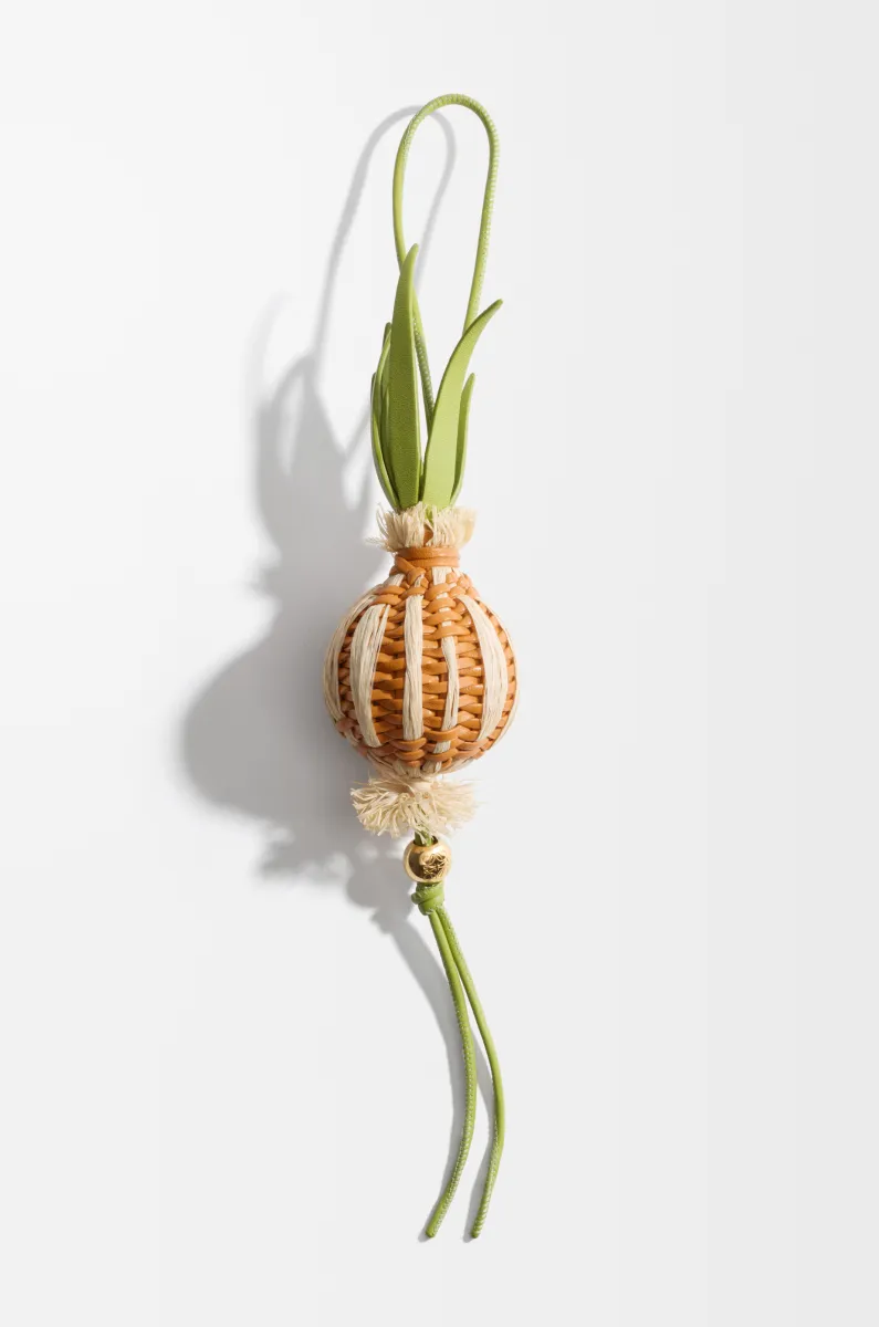 经典牛皮革和拉菲草洋葱芽挂饰