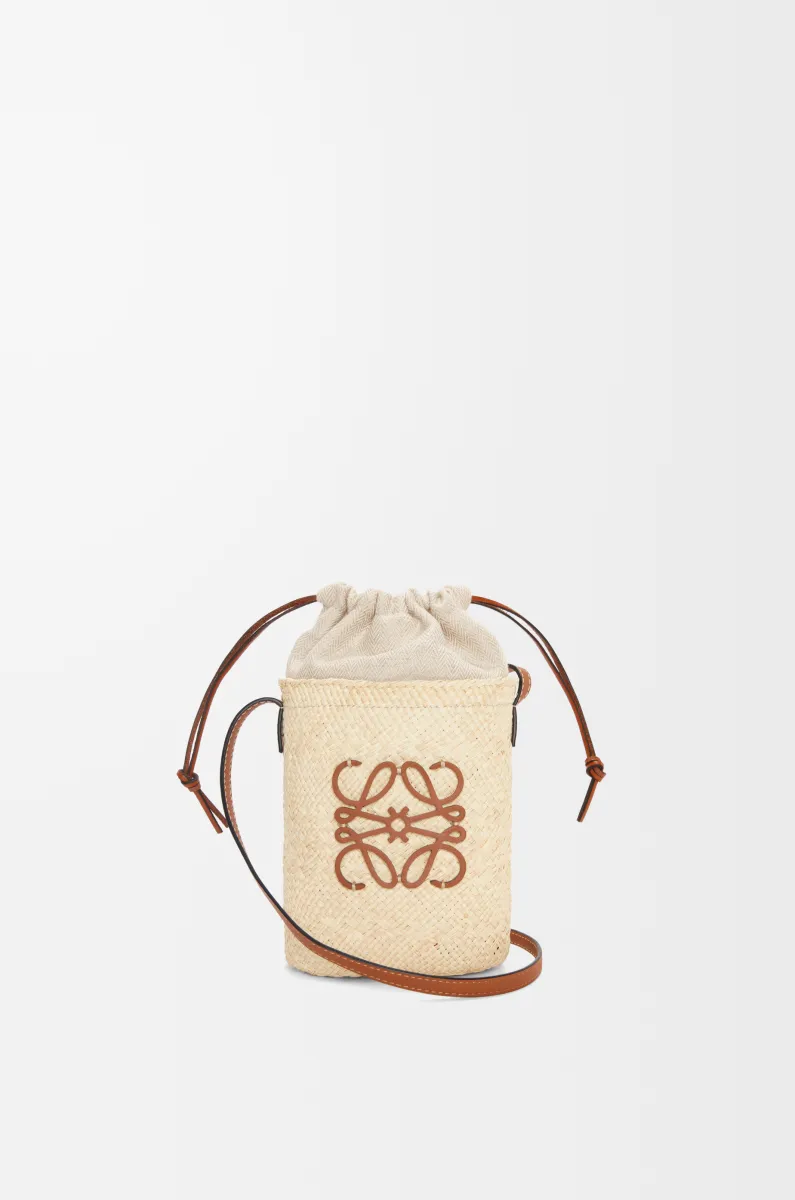 伊拉卡棕榈纤维和牛皮革方形小袋