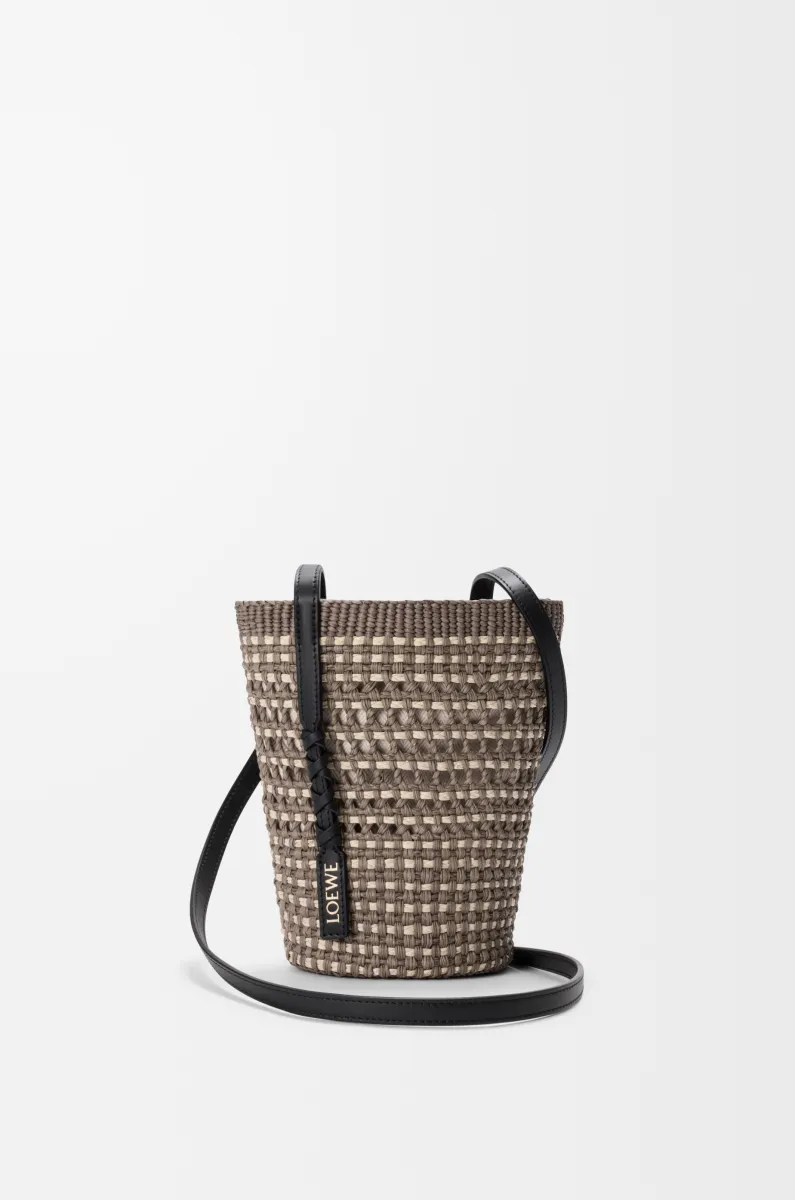 Braid pocket in iraca palm and calfskin