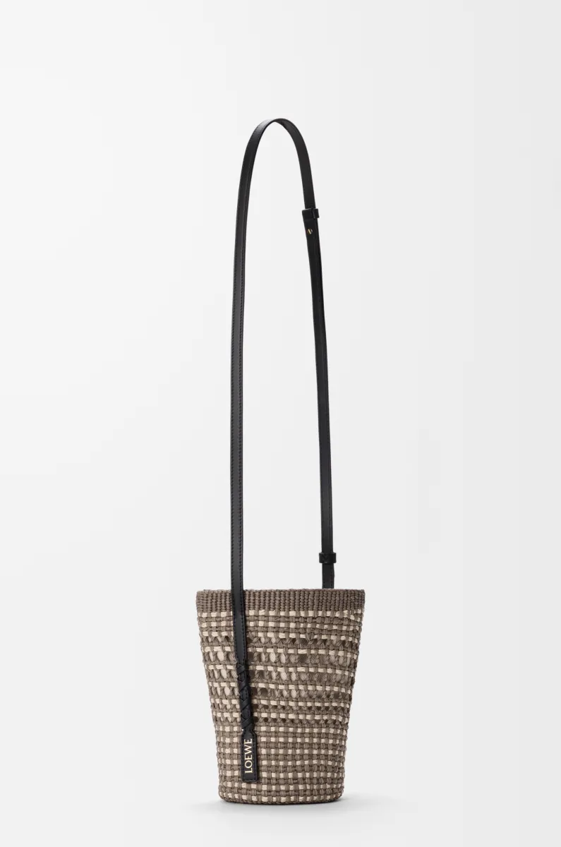 Braid pocket in iraca palm and calfskin