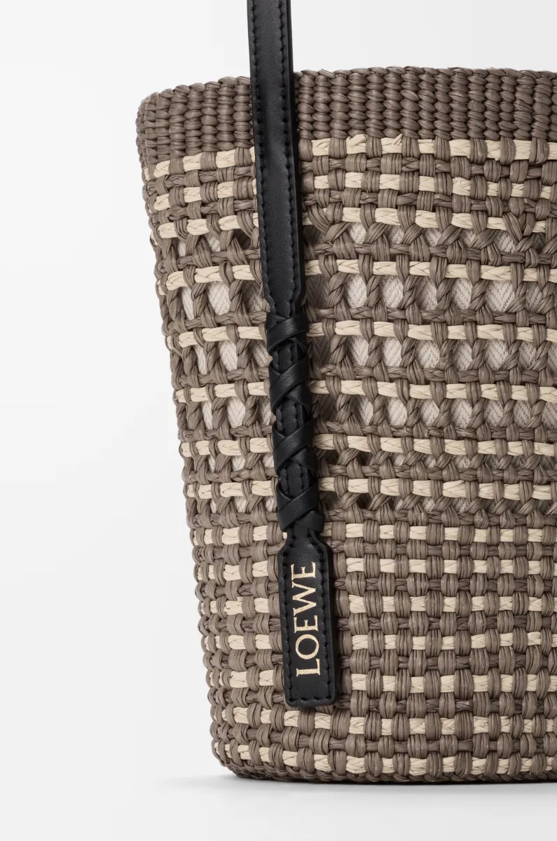Braid pocket in iraca palm and calfskin