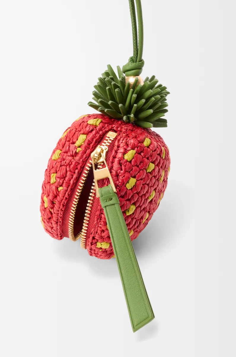 拉菲草和经典牛皮革草莓硬币钱包