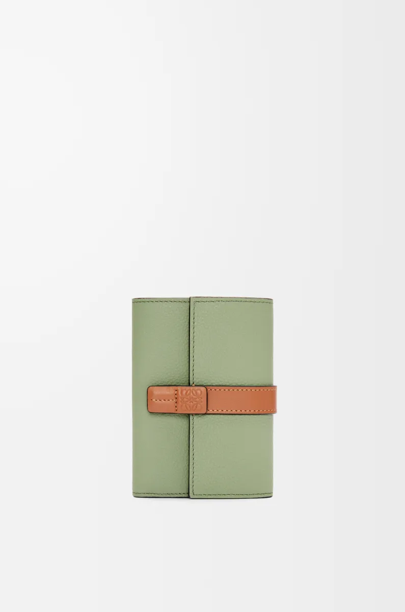 小号柔软粒面牛皮革垂直钱包