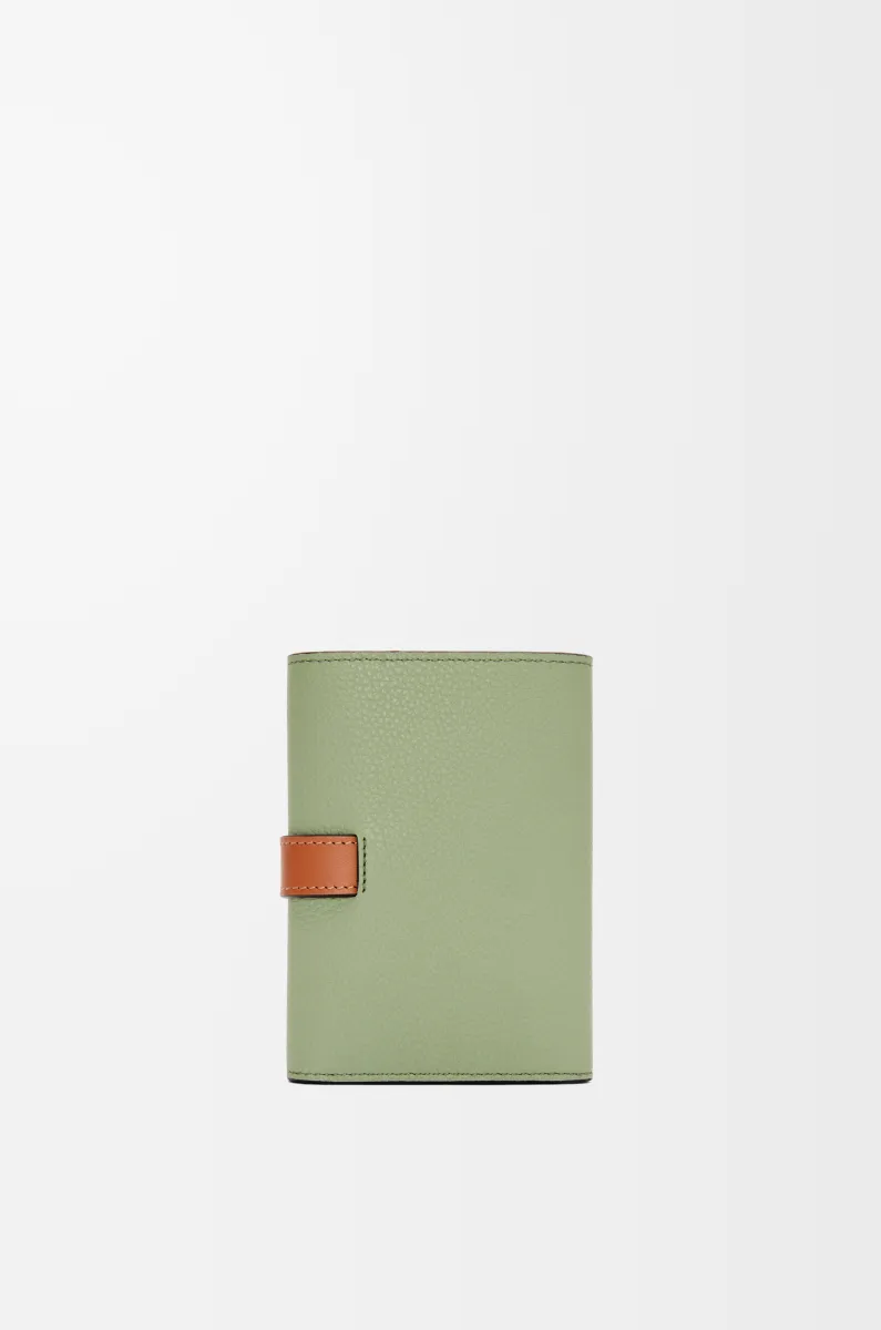 小号柔软粒面牛皮革垂直钱包