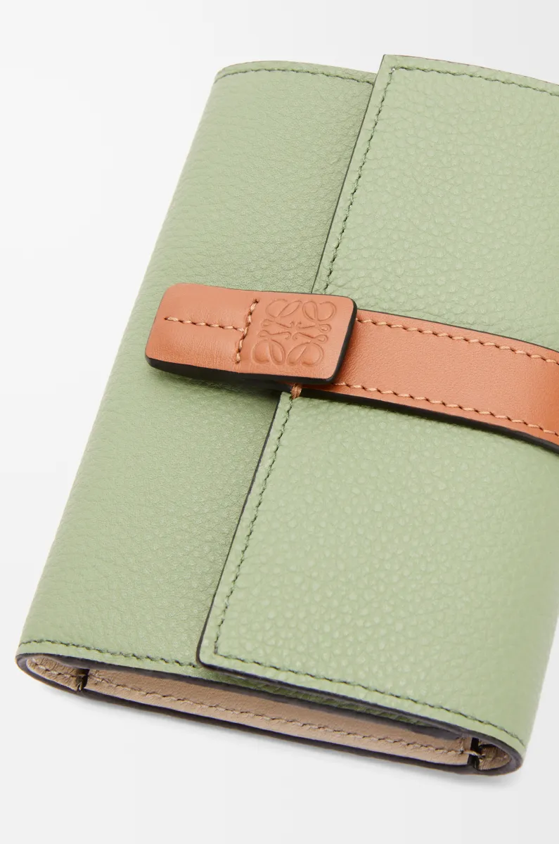 小号柔软粒面牛皮革垂直钱包