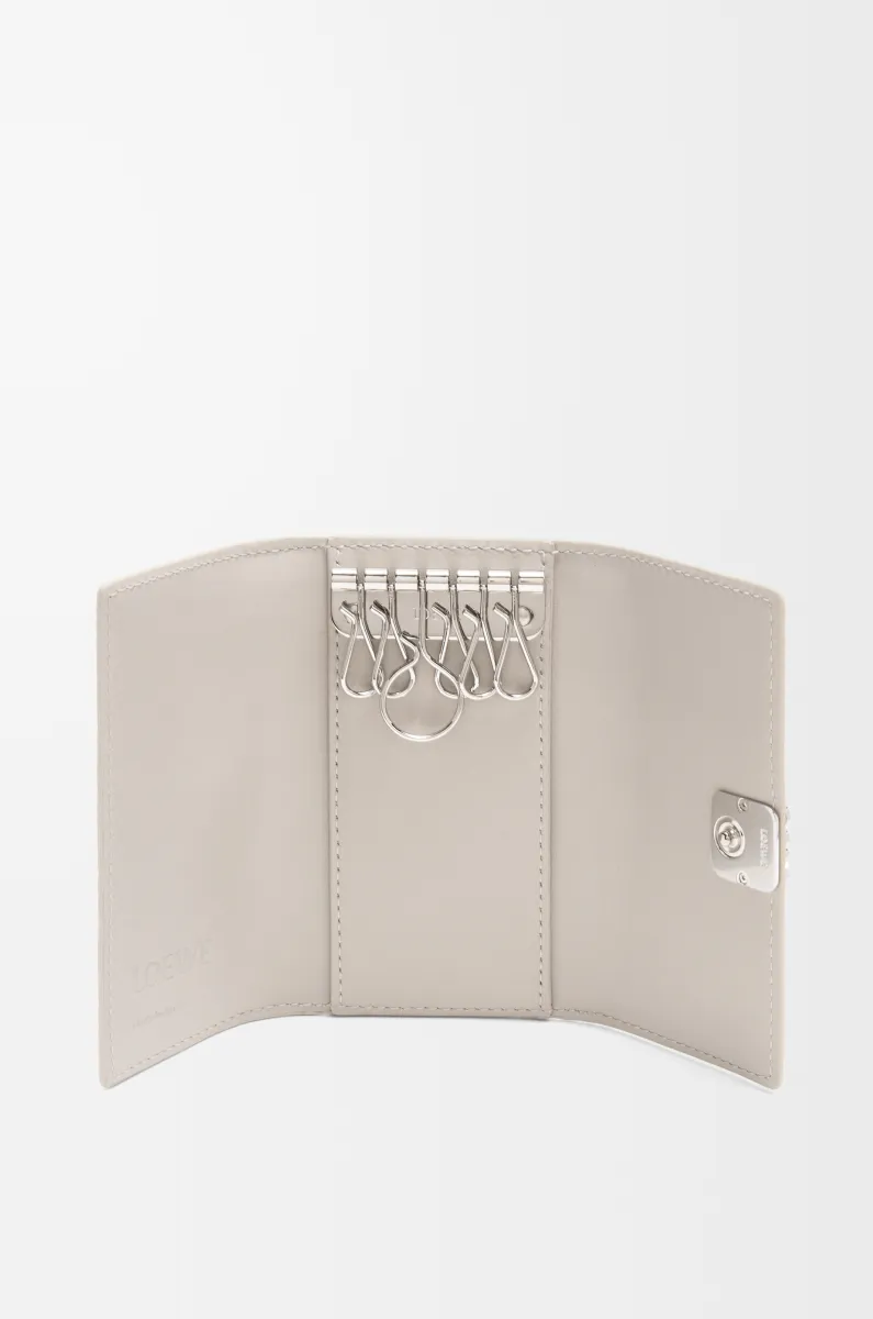 鹅卵石纹牛皮革 Anagram 钥匙包