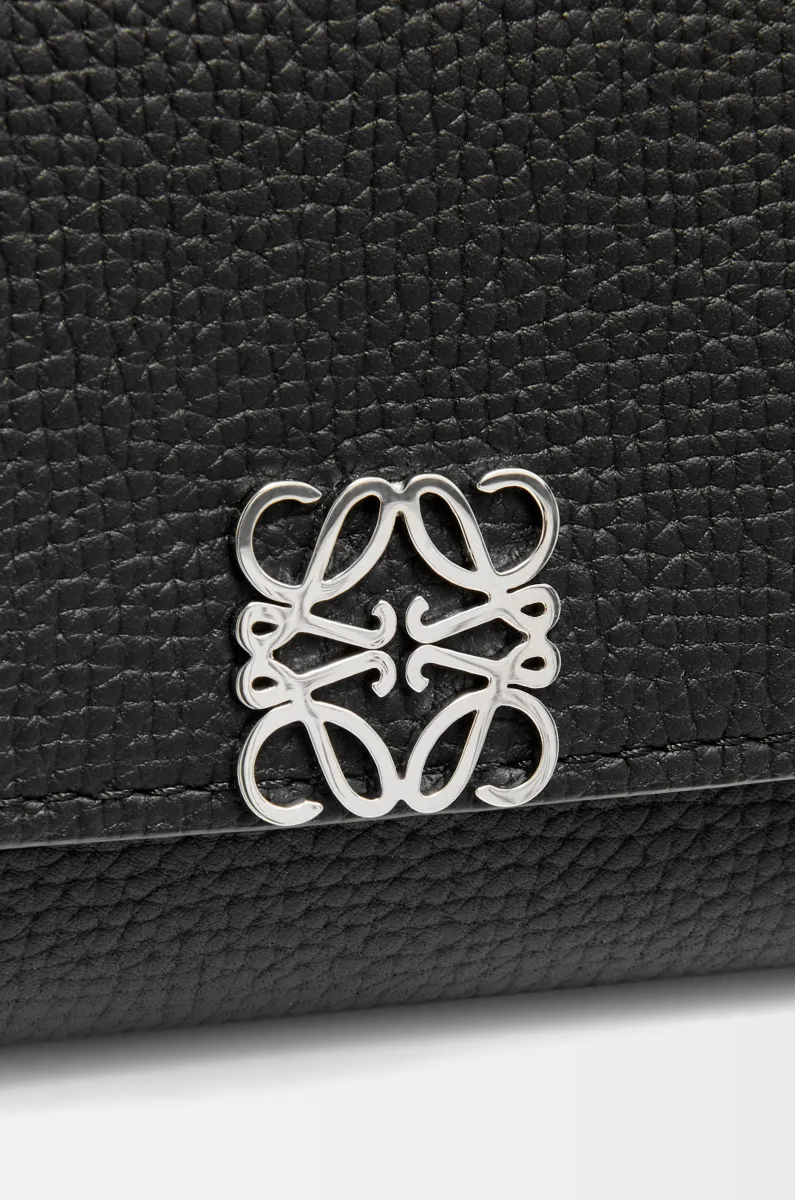 小号鹅卵石纹牛皮革 Anagram 竖款钱包