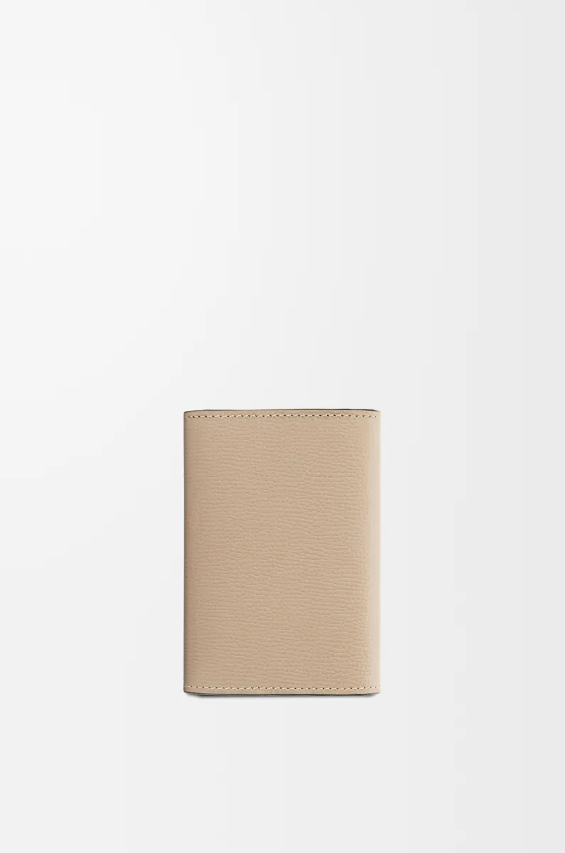 小号鹅卵石纹牛皮革 Anagram 竖款钱包