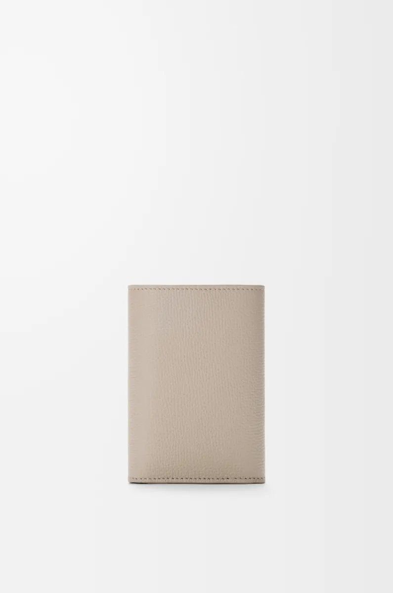 小号鹅卵石纹牛皮革 Anagram 竖款钱包