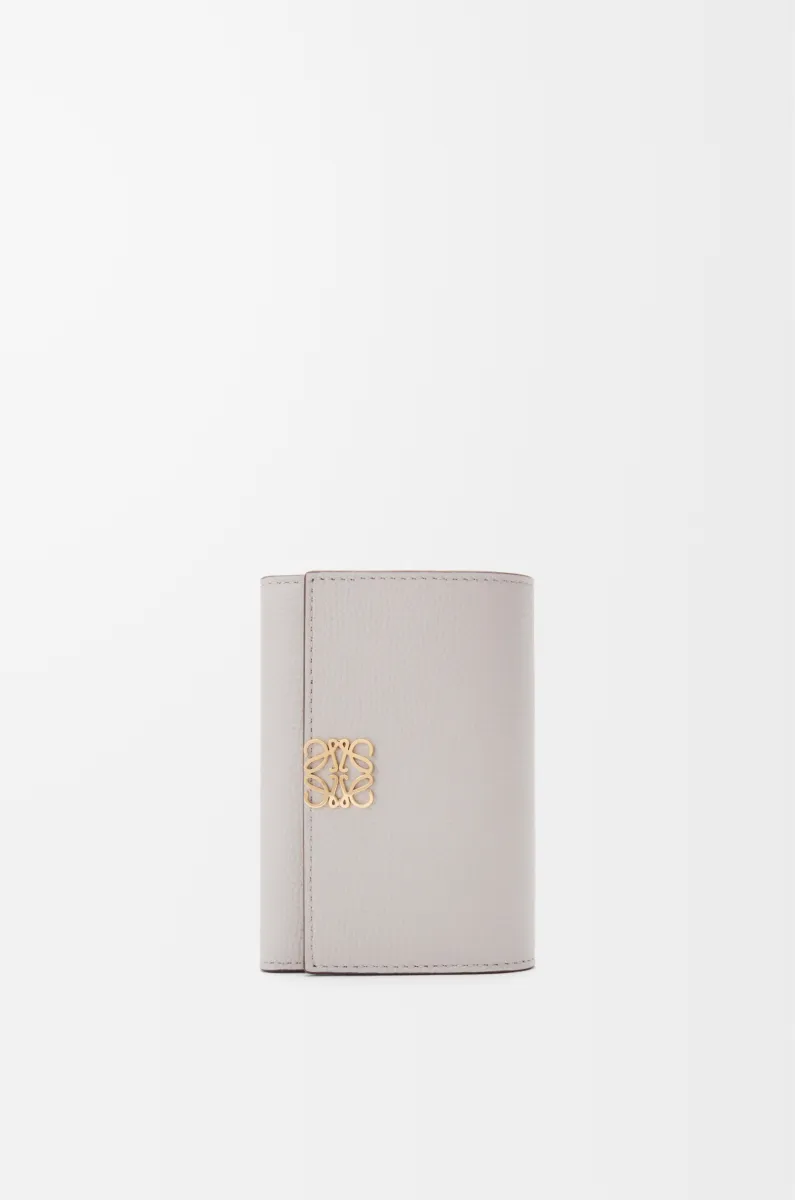 小号鹅卵石纹牛皮革 Anagram 竖款钱包